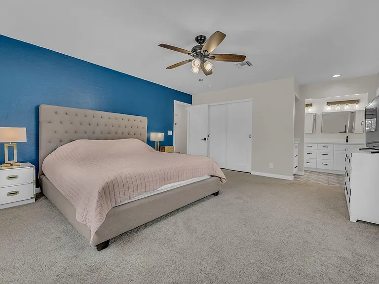 325 E Mitchell Dr — Photo 15