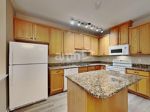 3rd image of 1020 Dual Parks Rd