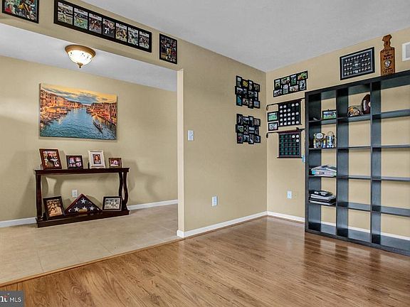 4th image of 113 Penrose Ave