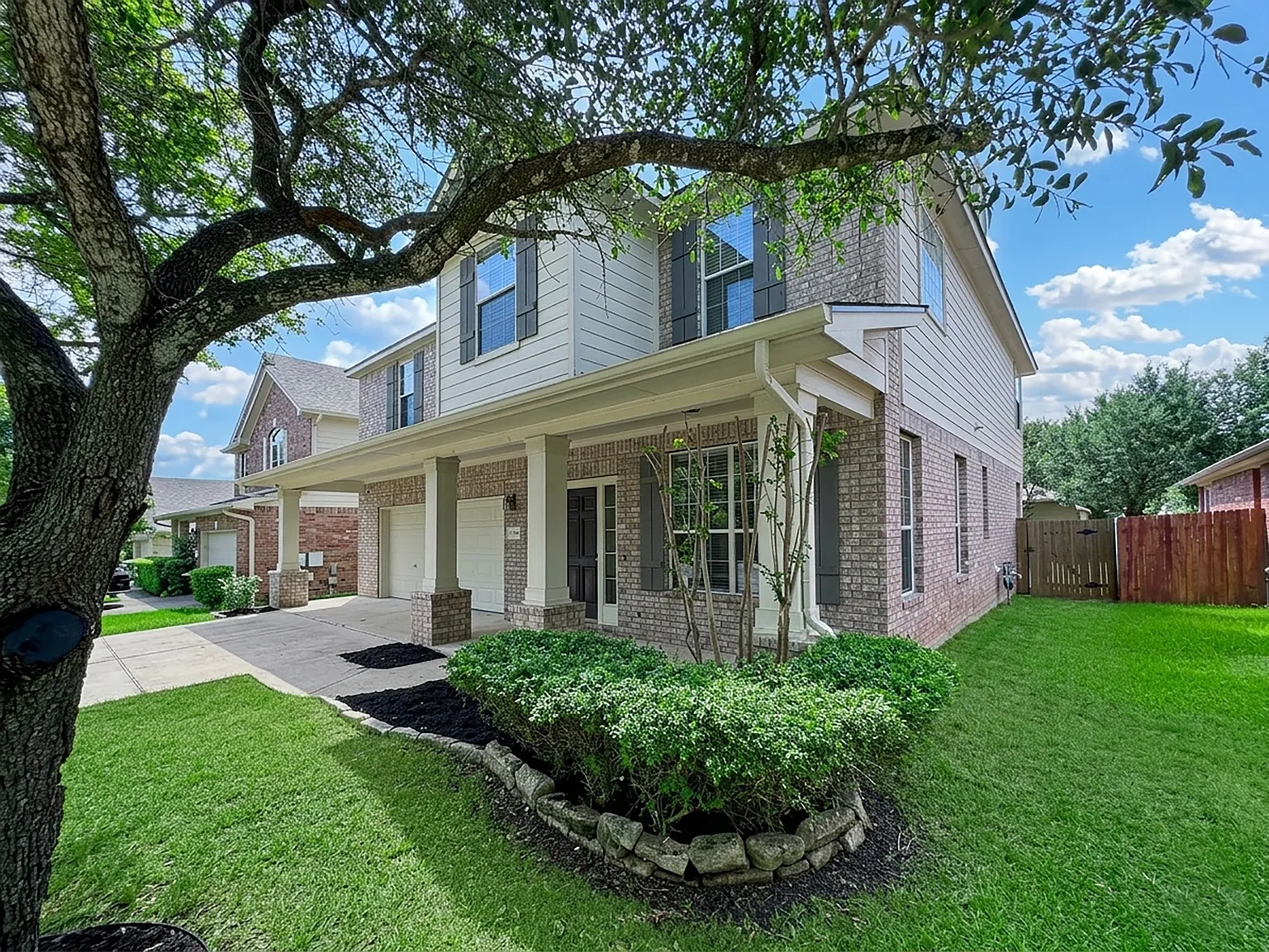 4 bed, 2.5 bath, 2644 sqft, $2,650 — Photo 3