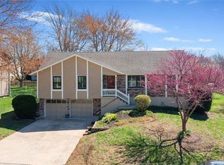 4083 SW Normandy Dr, Lees Summit, MO 64082