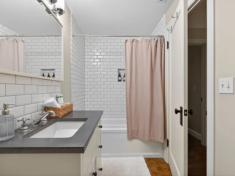 2028 NE Alameda Dr — Photo 11