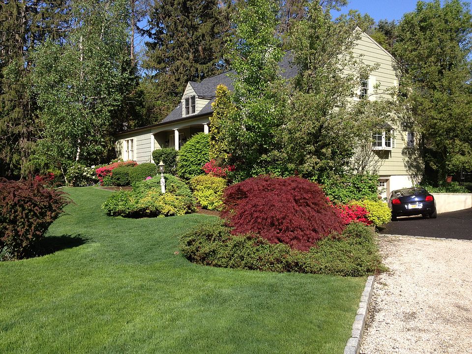 1st image of 33 Woodland Dr