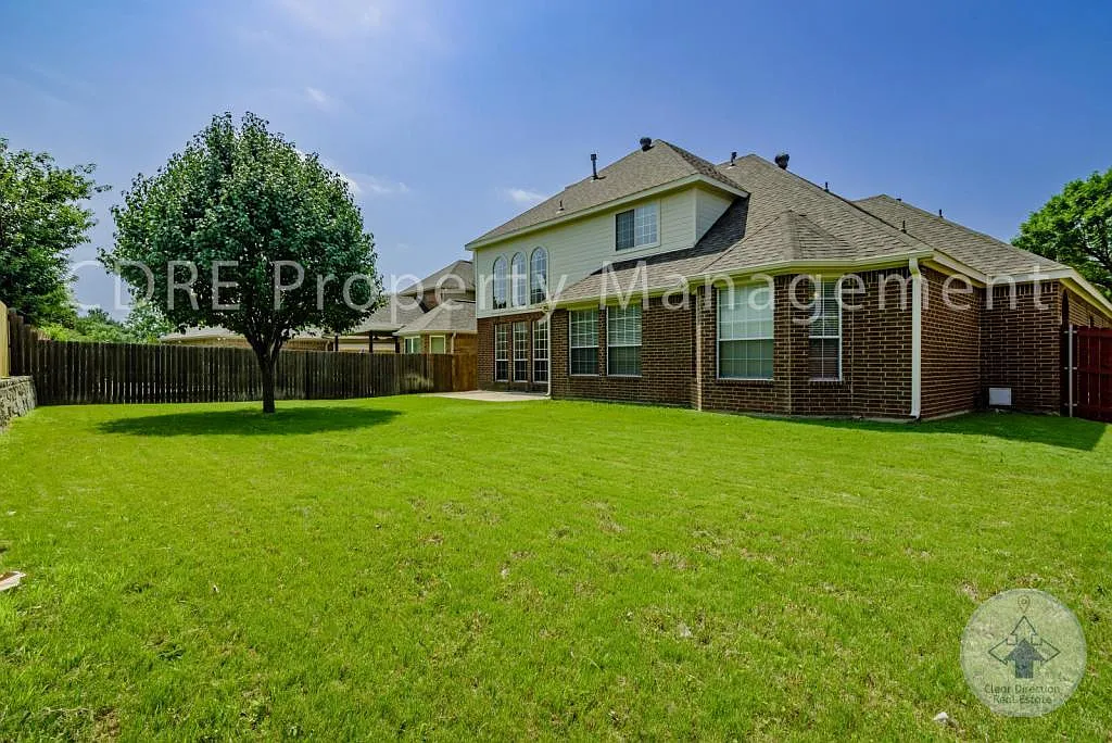 1211 Limestone Creek Dr — Photo 3