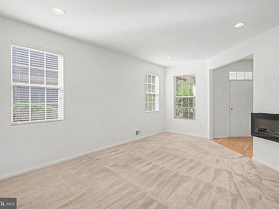 5th image of 42 Seagull Dr
