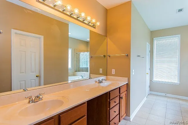 9500 Helmsley Cir — Photo 15