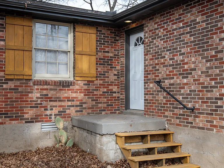 561 Singer Dr #B — Photo 3