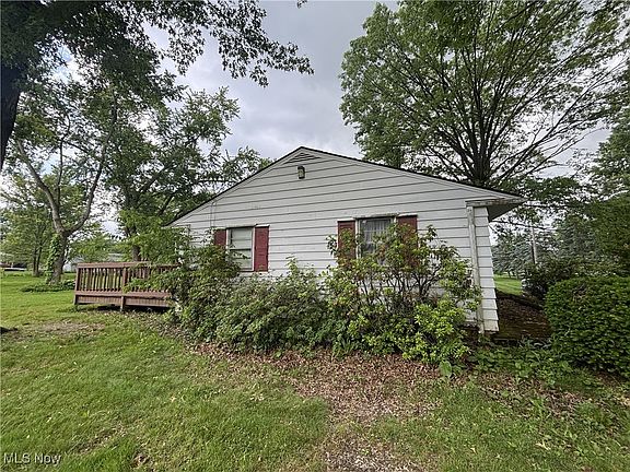 3rd image of 223 Sunset Ct