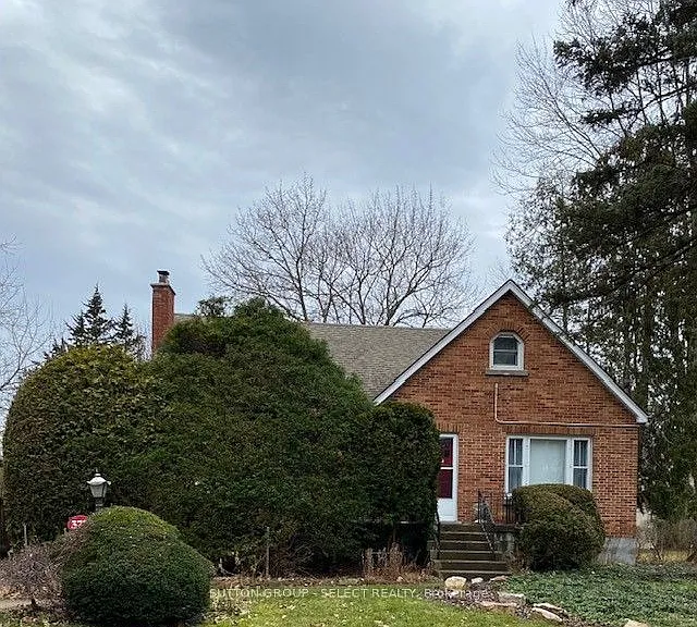 372 Cedar Ave — Photo 1