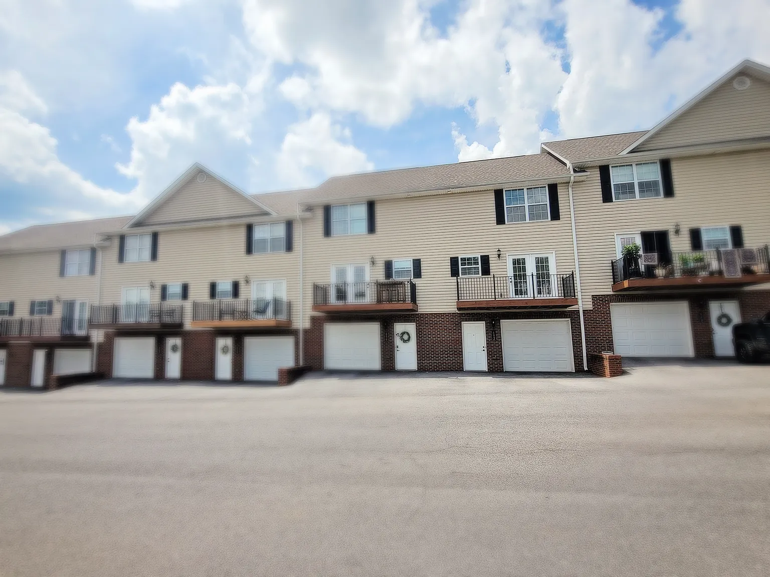 2 bed, 2.5 bath, 1200 sqft, $1,850 — Photo 3