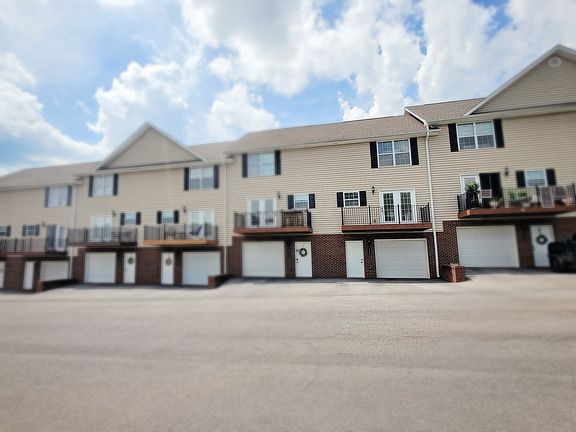 3rd image of 652 Grays Pointe Ct