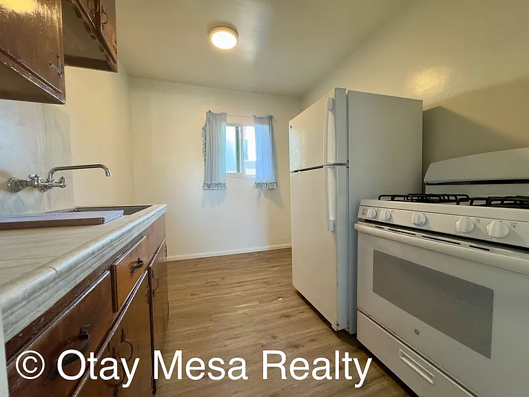 990 Seacoast Dr — Photo 8