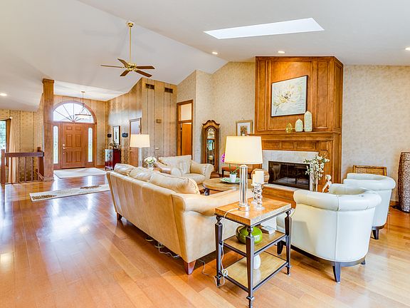 5th image of 6865 Thornwood St NW