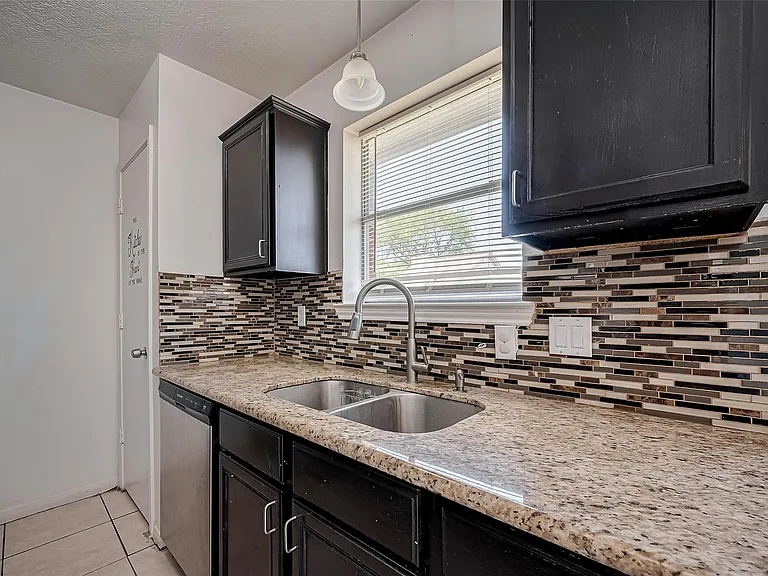 17046 Applecross Ln — Photo 11