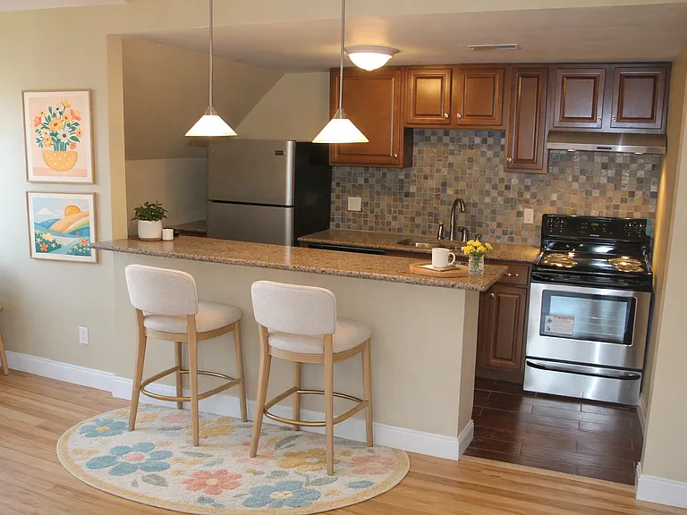 5825 Bartlett St #3F — Photo 1