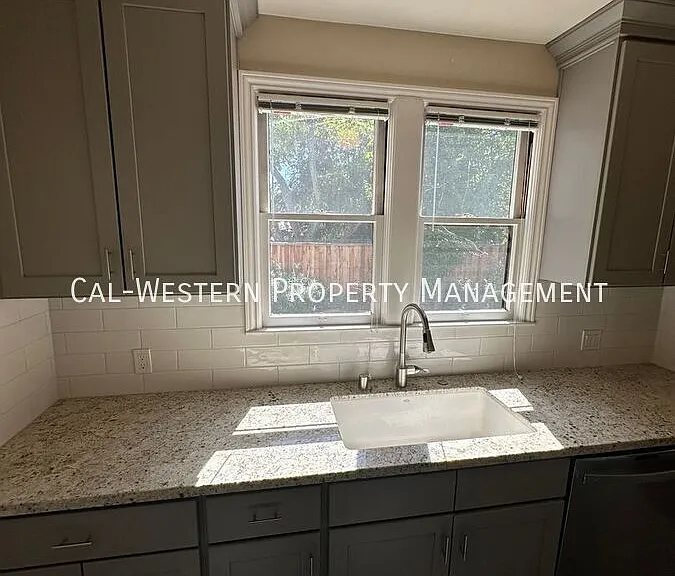 1385 Newport Ave — Photo 34