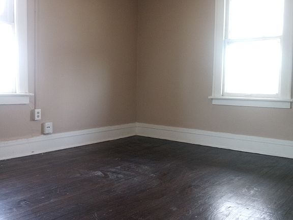 3rd image of 3925 Hemlock St APT 1