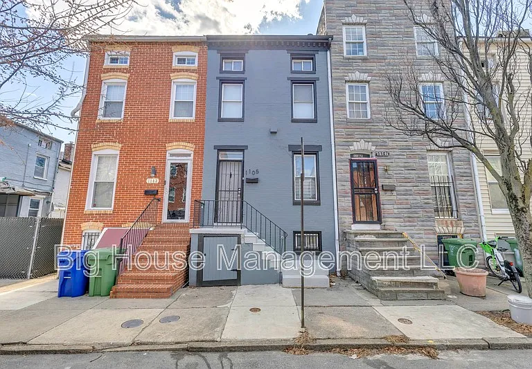 1105 W Lombard St — Photo 1