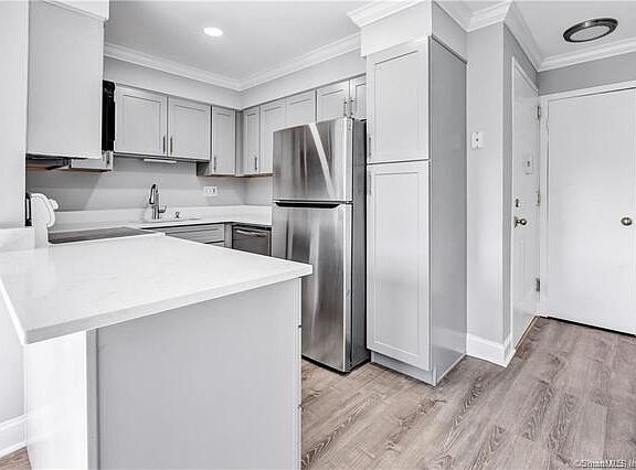 3rd image of 154 Cold Spring Rd APT 19