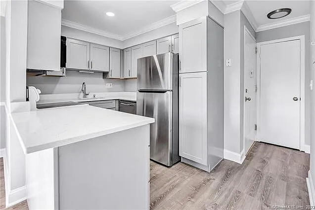154 Cold Spring Rd #19 — Photo 3