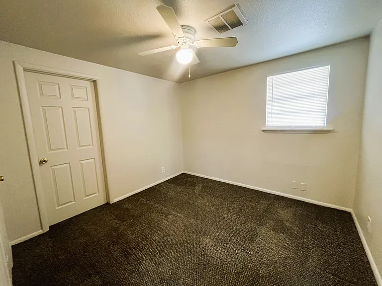 2313 SW 48th St — Photo 10