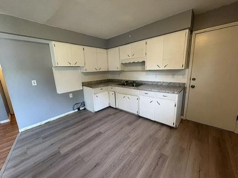 1382 Bellevue Ave — Photo 3