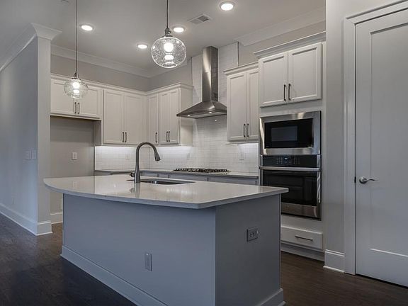 5th image of 395 Anglewood Ave