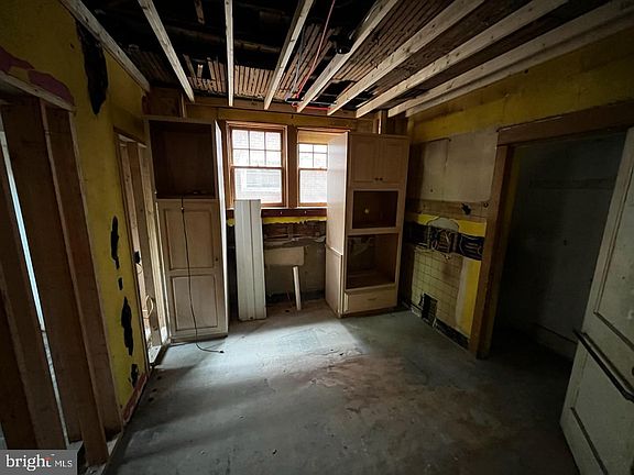 4th image of 2048 Market St