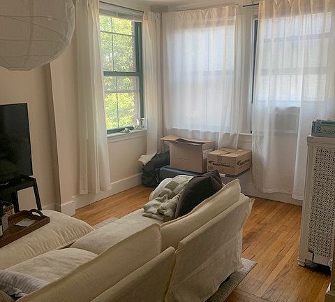 3rd image of 322 Broadway