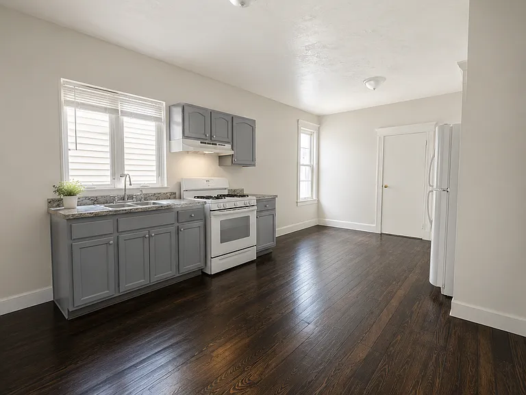 41 Wallis Ave #2R — Photo 2