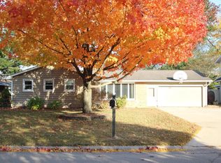 280 Parkridge Dr, Mason City, IA 50401