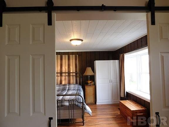 5th image of 110 E Nicholas St