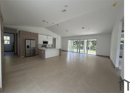 5th image of 1136 W Taggard Rd