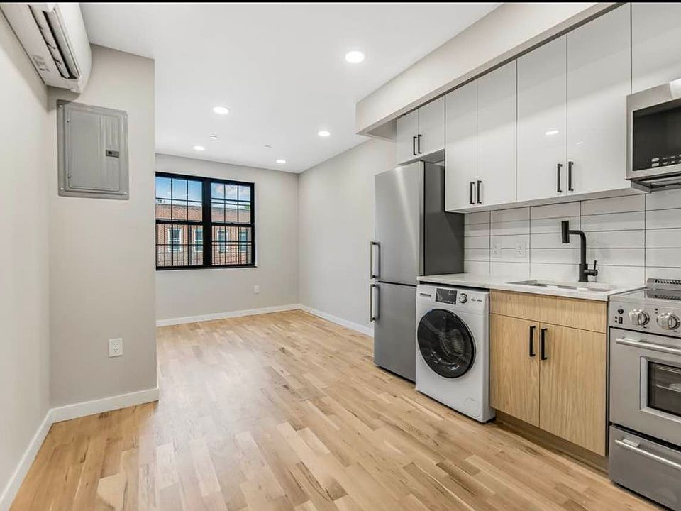 2nd image of 1000 Findlay Ave #101