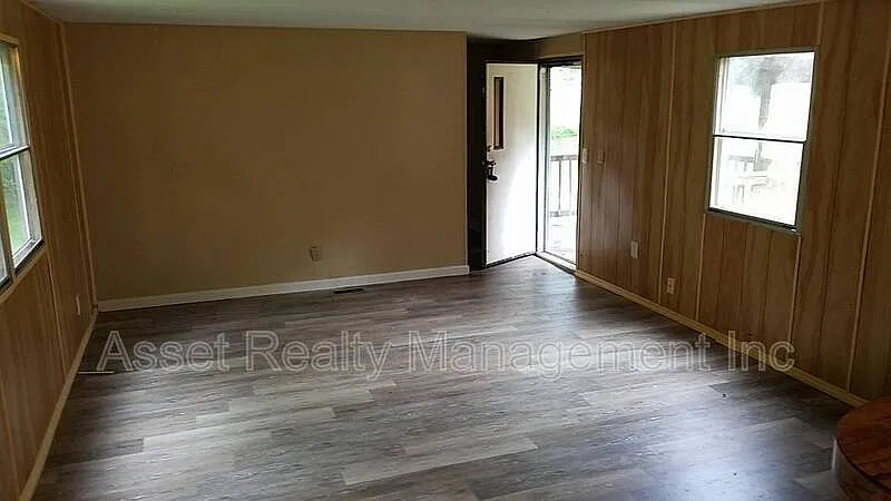 2 bed, 1.0 bath, 750 sqft, $995 — Photo 2