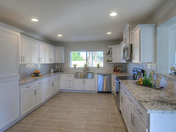 4th image of 3044 E Corrine Dr