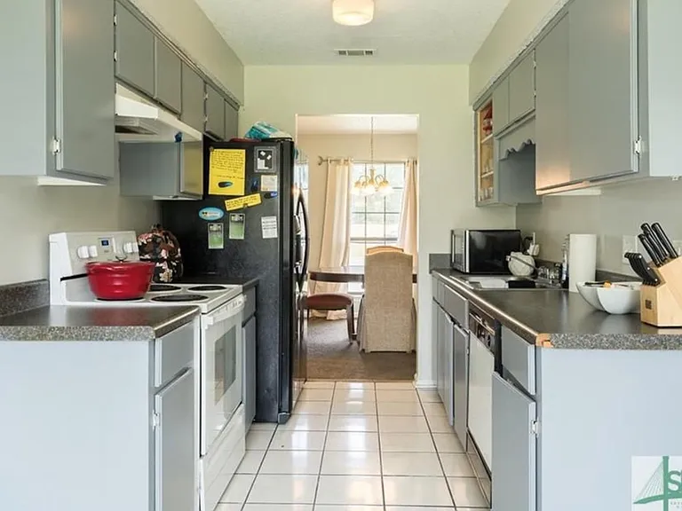 907 Primrose Ln — Photo 9