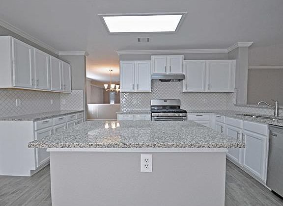 3rd image of 1726 Barrilla St