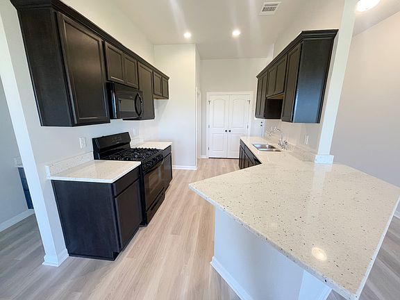 Longridge IV G - Kitchen - DSLD Homes