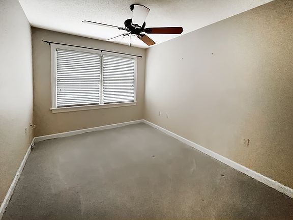 5th image of 123 Charles Towne Dr