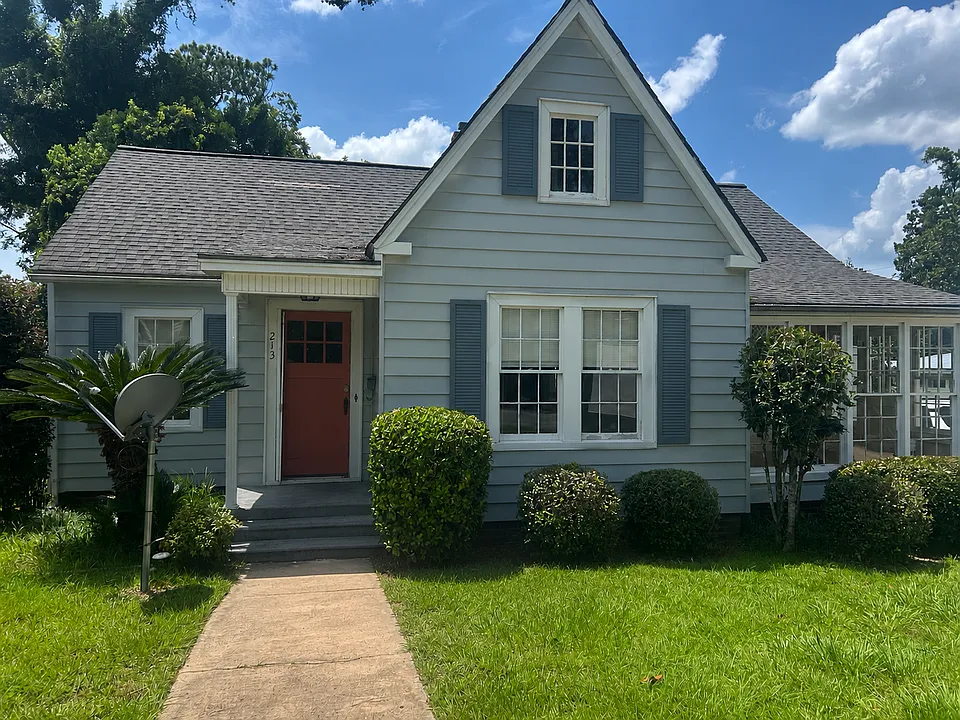 213 Pearl Ave N