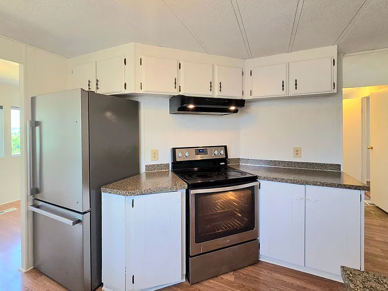 1529 NW Avon Ct — Photo 3
