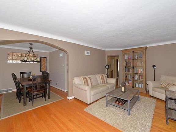 3rd image of 6255-6257 Nagel Ave