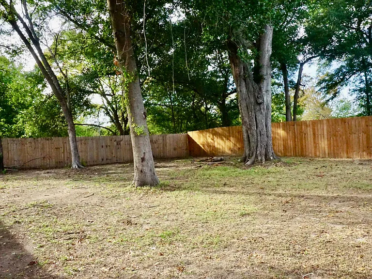 610 Wells St — Photo 16