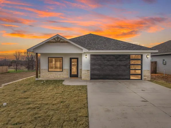 704 S Ivy St, Hillsboro, TX 76645