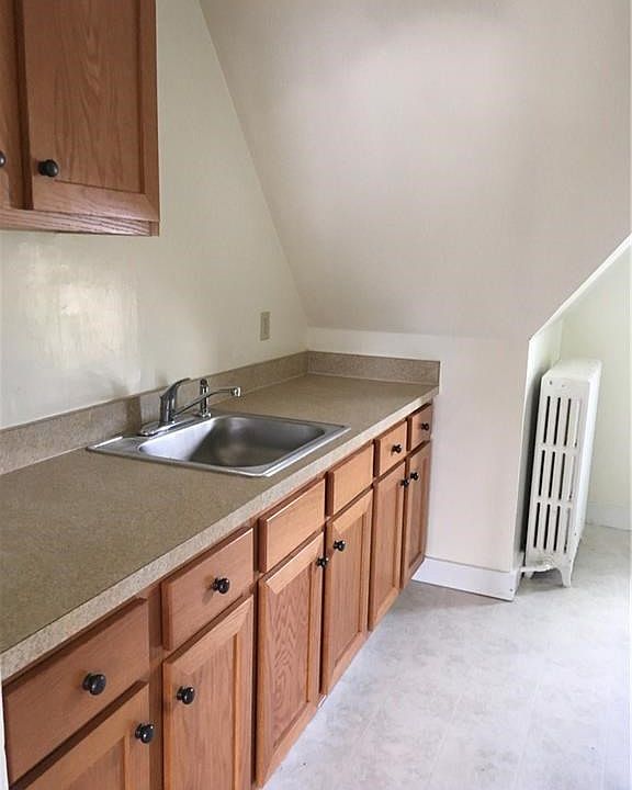 2nd image of 117 S Main St APT 4