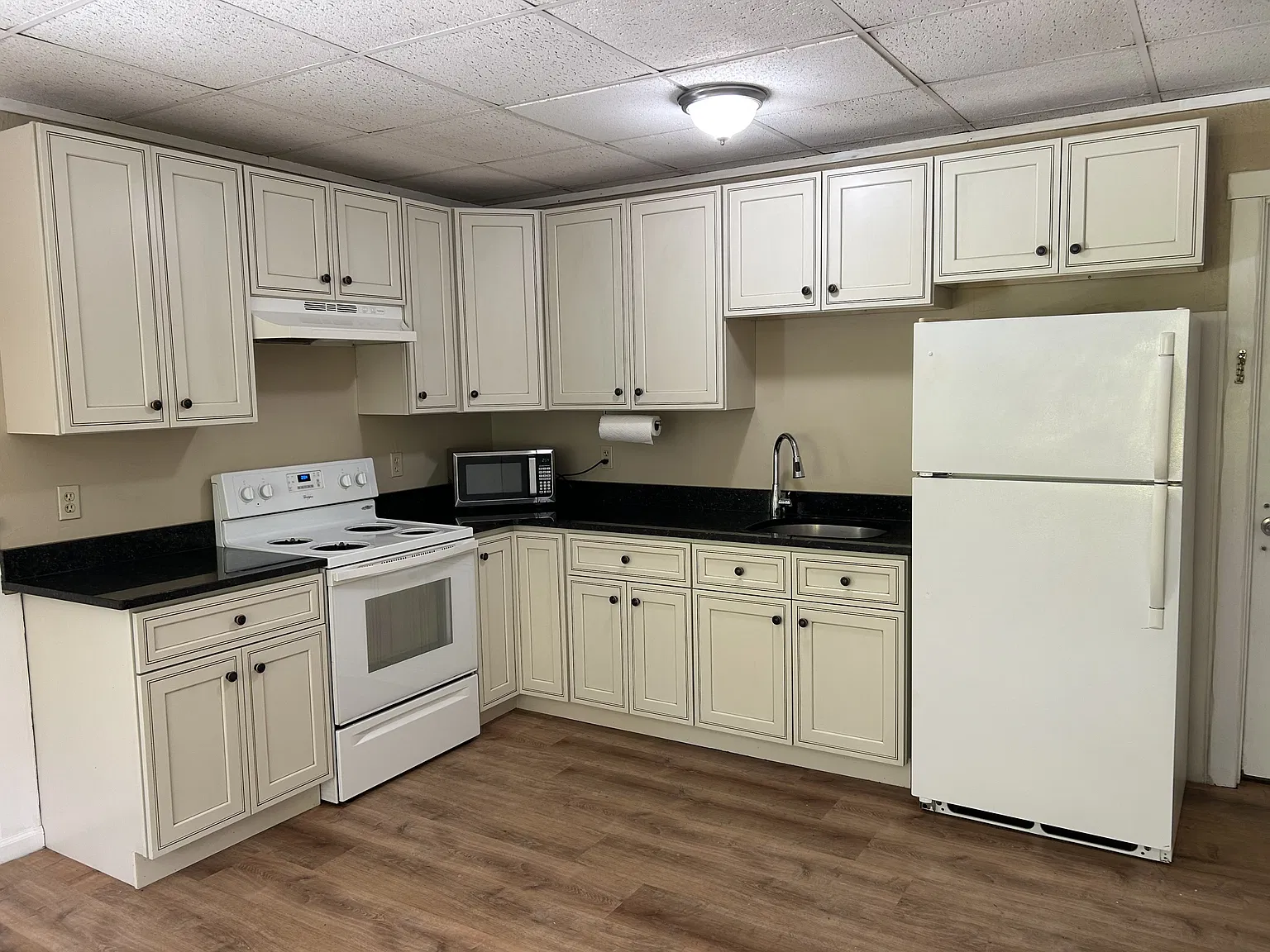 Hi View Apts - 8 — Photo 1