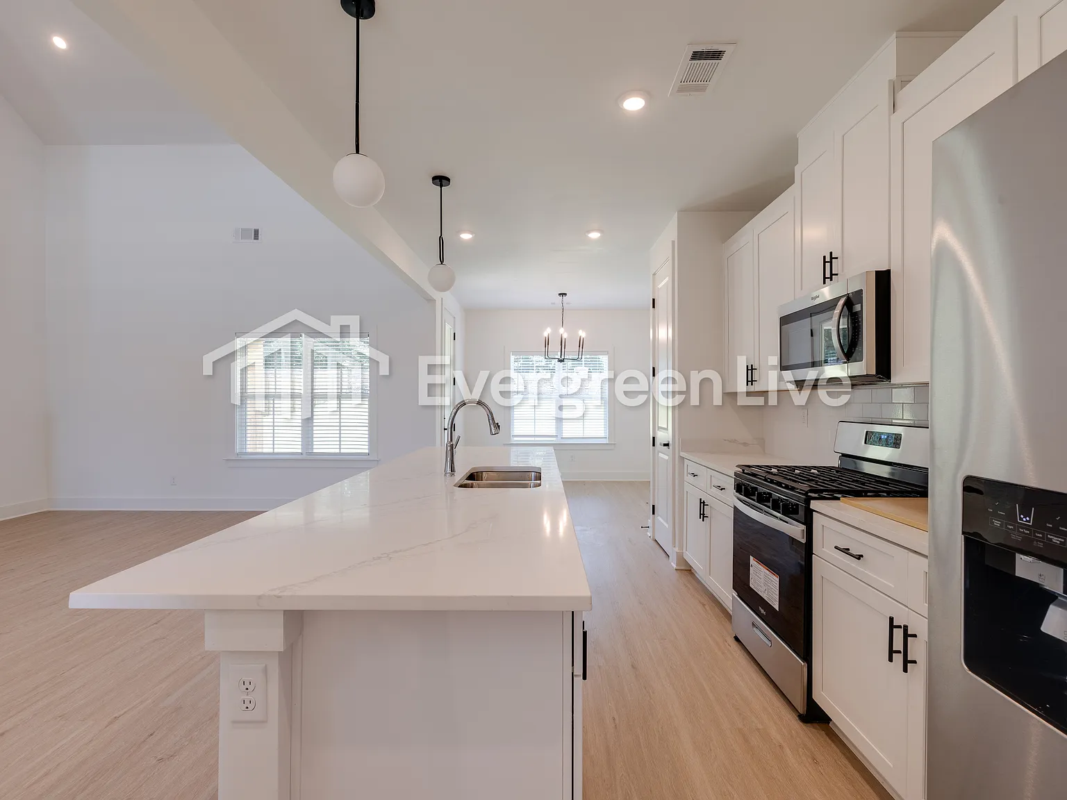 5 bed, 3.0 bath, 2400 sqft, $2,145 — Photo 3