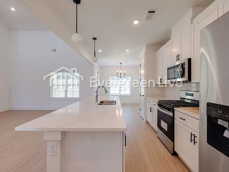 4093 McSwain Cv — Photo 2