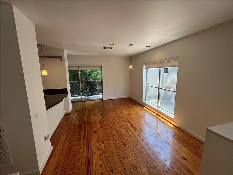 1315 Buckner St — Photo 7